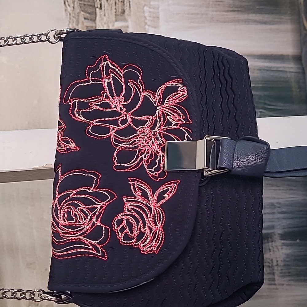 New! Vera Bradley navy blue bright pink floral embroidered crossbody hand bag